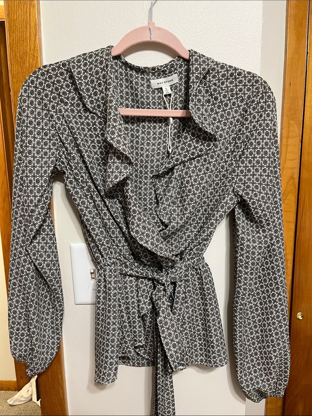 Max Studio dark green, black and white Geometric Tie-Waist Long Sleeve Blouse